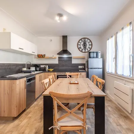 Ideally Located Furnished Townhouse With 3 Bedrooms Parking & Garden Tatil Evi *