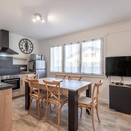 Tatil Evi Ideally Located Furnished Townhouse With 3 Bedrooms Parking & Garden *