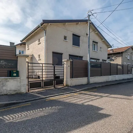 Tatil Evi Ideally Located Furnished Townhouse With 3 Bedrooms Parking & Garden Annecy